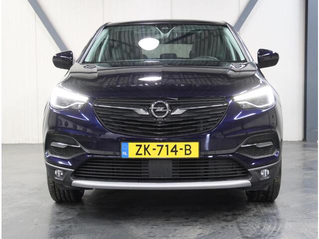 Opel Grandland X SUV Innovation 130PK | 1ste eigenaar | Navigatie | Panoramadak | Rondomzicht Camera | LED Koplampen | Elektrische Achterklep met Sensor | Dodehoek Detectie | Keyless Entry/Start | Climate Control | Cruise Control | 18" Lichtmetalen Velgen | Apple Carplay/
