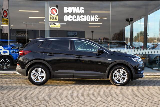 Opel Grandland X 1.2 Turbo Business Executive APPLE CARPLAY/ NAVI