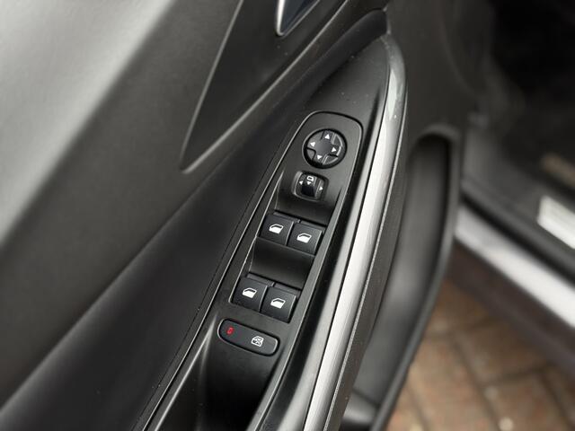 Opel Grandland X 1.6 Turbo Hybrid 225pk Business Elegance | Stoelverwarming/Koeling | 360° Camera | Elekt. kofferklep | Clima | PDC V+A | RIJKLAARRPRIJS INCL 12 MAANDEN GARANTIE EN BEURT