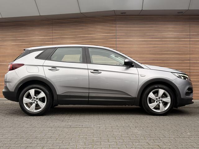 Opel Grandland X 1.2 Turbo Business Executive Navi / Carplay / Stoel en Stuur verwarming / AGR