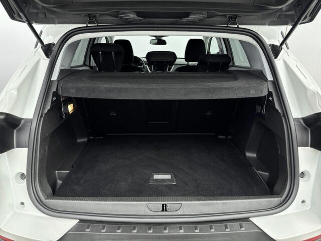 Opel Grandland X 1.2 Turbo 131Pk Online Edition | Navigatie | Climate Control | Cruise Control & Snelheidsbegrenzer | Smartphone Integratie | Parkeersensoren Voor & Achter | Regensensor | Privacy Glass | Apple & Android Carplay |