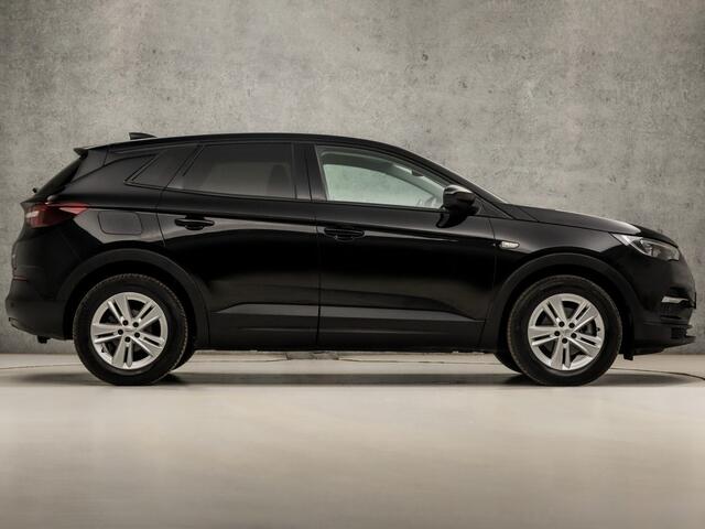 Opel Grandland X 1.2 Turbo Sport (APPLE CARPLAY, GROOT NAVI, CLIMATE, LEDER, GETINT GLAS, SPORTSTOELEN, PARKEERSENSOREN, LANE ASSIST, NIEUWSTAAT)