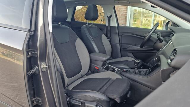 Opel Grandland X 1.2 Turbo Business Executive, Pano, Navigatie, NL Auto!