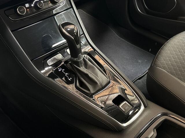 Opel Grandland X 1.2 Turbo 120 Jaar Edition Automaat (APPLE CARPLAY, GROOT NAVI, CLIMATE, LEDER, CAMERA, SPORTSTOELEN, GETINT GLAS, CRUISE, NIEUWSTAAT)
