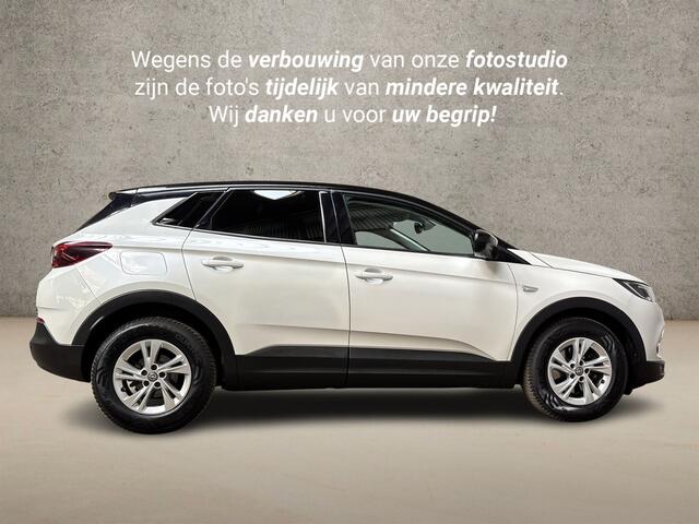 Opel Grandland X 1.2 Turbo Sport (APPLE CARPLAY, PARELMOER, NAVIGATIE, STUUR/STOELVERWARMING, GETINT GLAS, SPORTSTOELEN, CRUISE, PARKEERSENSOREN, NIEUWE APK, NIEUWSTAAT)