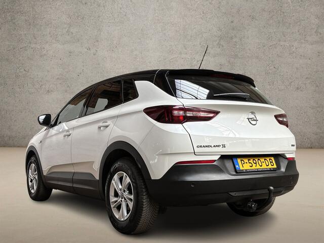 Opel Grandland X 1.2 Turbo Sport (APPLE CARPLAY, PARELMOER, NAVIGATIE, STUUR/STOELVERWARMING, GETINT GLAS, SPORTSTOELEN, CRUISE, PARKEERSENSOREN, NIEUWE APK, NIEUWSTAAT)