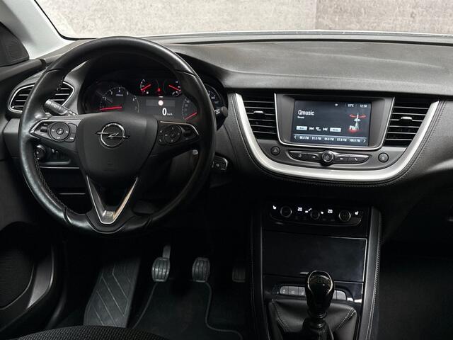 Opel Grandland X 1.2 Turbo Sport (APPLE CARPLAY, NAVIGATIE, CLIMATE, STUUR/STOELVERWARMING, SPORTSTOELEN, GETINT GLAS, TREKHAAK, PARKEERSENSOREN, CRUISE, NIEUWSTAAT)