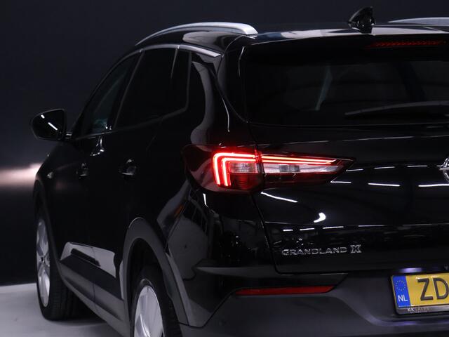 Opel Grandland X 1.2 Turbo Business Executive [APPLE CARPLAY, CAMERA, DODE HOEK DETECTIE, CRUISE CONTROL, ELEKTRISCHE ACHTERKLEP, LANE ASSIST, NAVIGATIE, NIEUWSTAAT]