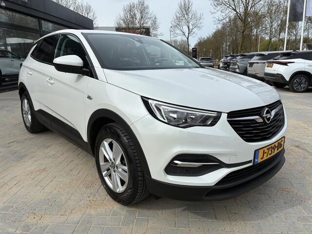 Opel Grandland X 1.2 Turbo 130Pk Edition Automaat | Navigatie | Climate Control | Camera | Parkpilot | Cruise control | LED | DAB | LM-Velgen