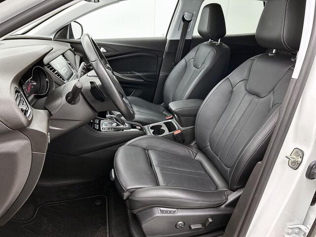Opel Grandland X 1.6 Hybrid Ultimate 300PK Automaat | Elektrische Stoel | Elektrische Klep | Lederen Bekleding | Adaptieve Cruise Control | Navigatie | Climate Control | Stoelverwarming/Verkoeling | Dodehoekdetectie | 19"LMV | Camera Voor + Achter | Apple Carplay/Android