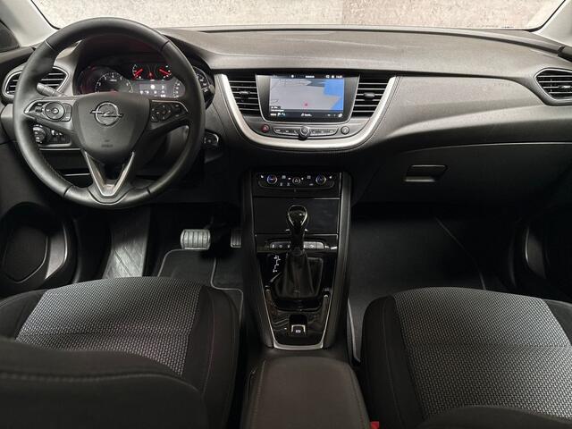 Opel Grandland X 1.2 Turbo Sport Automaat (APPLE CARPLAY, GROOT NAVI, CLIMATE, STUUR/STOELVERWARMING, SPORTSTOELEN, PARKEERSENSOREN, GETINT GLAS, CRUISE, NIEUWSTAAT)