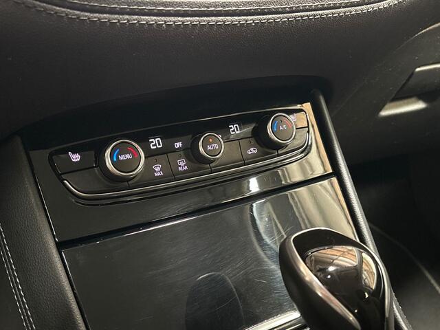 Opel Grandland X 1.2 Turbo Sport Automaat (APPLE CARPLAY, GROOT NAVI, CLIMATE, STUUR/STOELVERWARMING, SPORTSTOELEN, PARKEERSENSOREN, GETINT GLAS, CRUISE, NIEUWSTAAT)