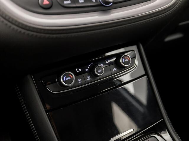 Opel Grandland X 1.2 Turbo Innovation Automaat (APPLE CARPLAY, GROOT NAVI, CLIMATE, SPORTSTOELEN, GETINT GLAS, KEYLESS, ELEK ACHTERKLEP, NIEUWSTAAT)