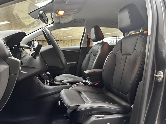 Opel Grandland X 1.2 Turbo Ultimate/ Automaat/ Keyless/ 360 ° Camera/ 19'' LMV/ LED koplampen/ Stoelverw + Verkoeling/ Stuurverw./ Dode-Hoek DET./ Apple + Android/ PDC V+A/ Two-Tone/ Extra getint glas.