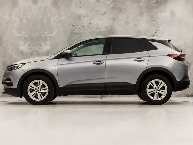 Opel Grandland X 1.2 Turbo Sport (APPLE CARPLAY, NAVIGATIE, GETINT GLAS, CRUISE, SPORTSTOELEN, ARMSTEUN, LM VELGEN, NIEUWE APK, NIEUWSTAAT)