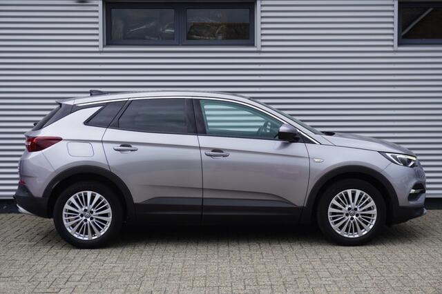 Opel Grandland X 1.2 Turbo Business Executive / 1e eig. / Pano / Trekhaak / LED / AGR-stoelen / Camera