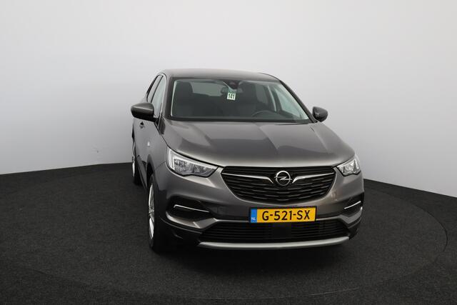 Opel Grandland X 1.2 Turbo Business Executive /AUTOMAAT! /Trekhaak /Camera /Apple + Android /DAB+! /Lane Assist /DodehoekDetec. /Grootlichtass. /Keyless Go /Navi /Climat /Cruise /Elek. pakket /Bluetooth /18"LMV /Extra getint glas.