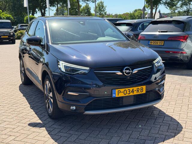 Opel Grandland X 1.2 Turbo Innovation / Trekhaak / Panoramadak / CarPlay / Keyless / 18'' / Stoelverwarming / Dodehoek / DAB / Cruise Control