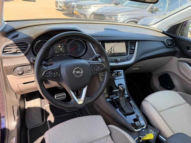 Opel Grandland X 1.2 Turbo Innovation / Trekhaak / Panoramadak / CarPlay / Keyless / 18'' / Stoelverwarming / Dodehoek / DAB / Cruise Control