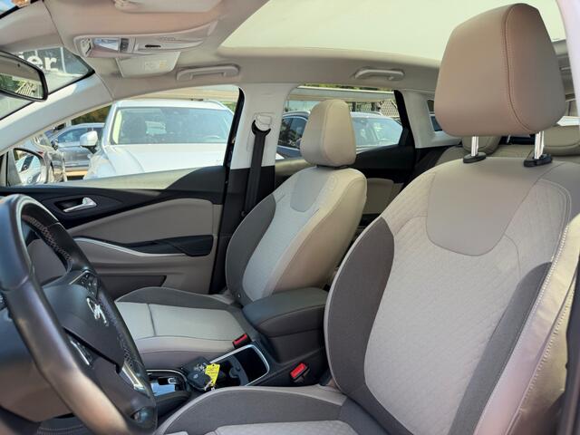 Opel Grandland X 1.2 Turbo Innovation / Trekhaak / Panoramadak / CarPlay / Keyless / 18'' / Stoelverwarming / Dodehoek / DAB / Cruise Control