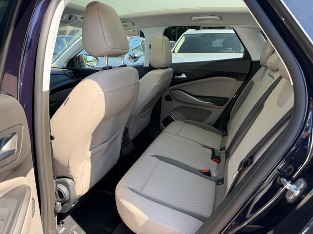Opel Grandland X 1.2 Turbo Innovation / Trekhaak / Panoramadak / CarPlay / Keyless / 18'' / Stoelverwarming / Dodehoek / DAB / Cruise Control