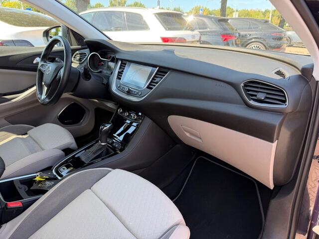 Opel Grandland X 1.2 Turbo Innovation / Trekhaak / Panoramadak / CarPlay / Keyless / 18'' / Stoelverwarming / Dodehoek / DAB / Cruise Control