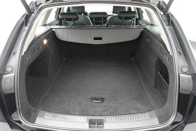Opel INSIGNIA Sports Tourer BWJ 2021 1.5 CDTI 123 PK Business Elegance | NWE APK TREKHAAK / SPORTSTOELEN / CAMERA / CARPLAY / NAVI / CLIMA / CRUISE / HALF LEDER / KEYLESS / CAMERA / ELEK. ACHTERKLEP / DODE HOEK DETECTIE / LMV 18 INCH / LED