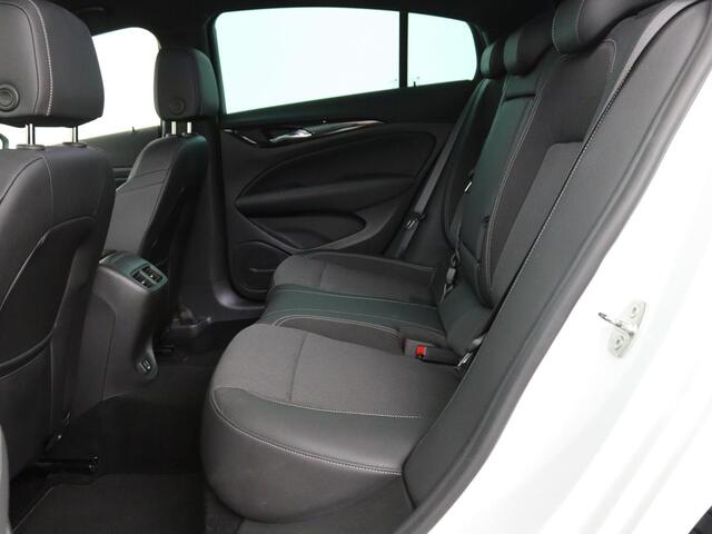 Opel INSIGNIA 1.5 CDTI Business Elegance | Stoel & stuurverwarming | Trekhaak | Camera | Matrix LED | Carplay | Keyless | Navigatie
