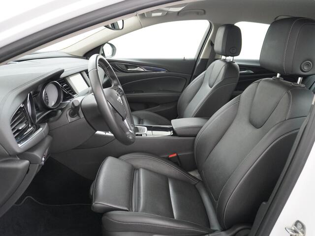 Opel INSIGNIA Grand Sport T165PK Leer Camera Navi Apple Carplay Android PDC-a+v Trekhaak LED-v+a Ecc Cruise Control AGR-Comfort Stoelen Verwarmd Business Executive Regen-Lichtsensor Sensor dodehoek Verkeersbordlezer Rijstrooksensor 1e Eigenaar