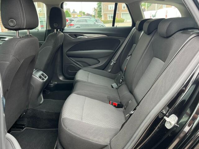Opel INSIGNIA 1.6 CDTI Business Executive I Carplay I Camera I Stoelverw. I Trekhaak