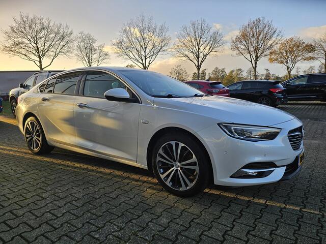 Opel INSIGNIA Grand Sport 1.5 Turbo Innovation Leder | Stuurwielverwarming | verwarmde stoelen v + a | afneembare trekhaak | Panoramadak | Zeer luxe uitvoering! Etc.