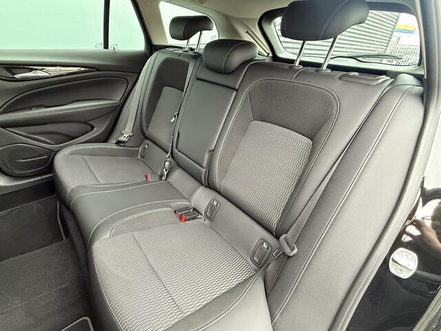 Opel INSIGNIA Sports Tourer BWJ 2021 | 1.5CDTI 123PK Bus. Elegance | TREKHAAK | CAMERA A | NAVI | CLIMA | CARPLAY | PDC 2X | LEDER/STOF |