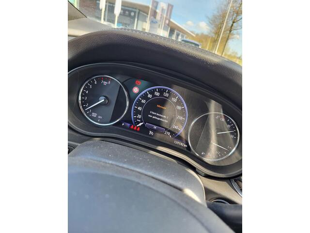 Opel INSIGNIA Sports Tourer 1.6 Turbo 200 PK Innovation Automaat | Trekhaak | Leren bekleding | 18 INCH Lichtmetalen Velgen | Camera | Navigatie