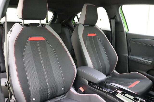 Opel MOKKA Electric Level 4 50 kWh GS | Navigatie | Climate control | Stoel & Stuurverwaming | Camera | Cruise control | Zwart dak | Lichtmetalen velgen black
