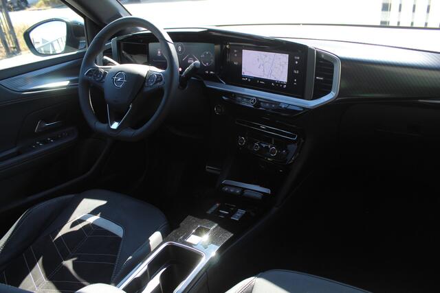 Opel MOKKA 1.2 Turbo Ultimate*Automaat* Navigatie/Virtual cockpit/Adaptive cruise control/Achteruitrijcamera/Parkeersensoren rondom/Apple carplay/Dodehoek detectie/Stoelverwarming/Stuurverwarming/Climate control/DAB/Lane assist/18'' Lichtmetalen velgen.