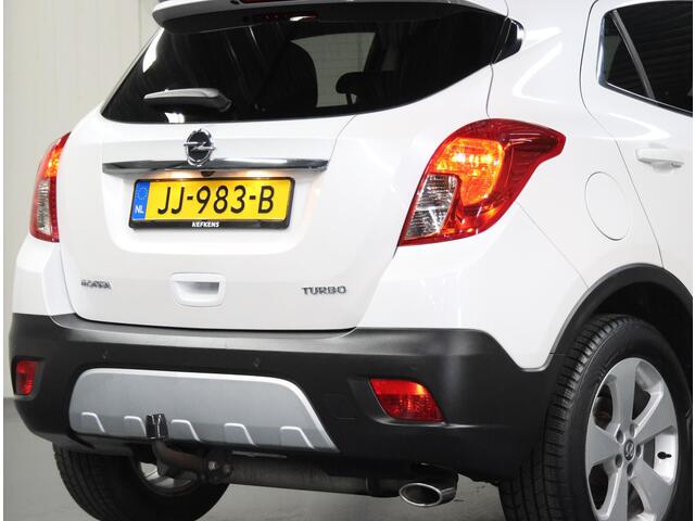 Opel MOKKA 1.4 140PK Turbo Cosmo | AGR Stoelen | Armsteun | Trekhaak | Climate Control | Cruise Control | Camera | 17" LMV | Goed Onderhouden | Isofix | Privacy Glass |
