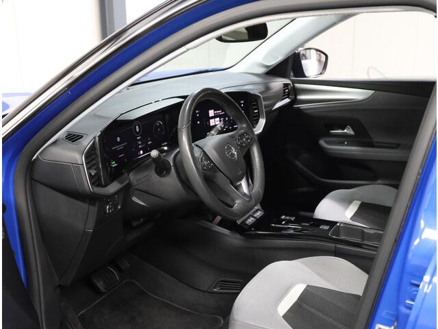 Opel MOKKA Mokka-e Business Elegance 50-kWh 11kw bl. 136PK | 1ste Eigenaar | ACCURAPPORT 92% | Armsteun | StoelStuurVerwarming | Navigatie | Climate Control | Adaptieve Cruise Control | LED | Camera | Isofix | Privacy Glass | Parkeersensoren |