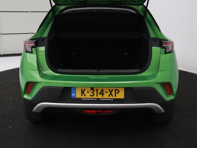 Opel MOKKA Mokka-e Ultimate 50 kWh | SOH 90% | 3 Fase | Stoelverwarming | Leder/Alcantara | Warmtepomp | Adaptive cruise | Camera | Stuurverwarming | Carplay | Matrix LED | Navigatie | Park Assist