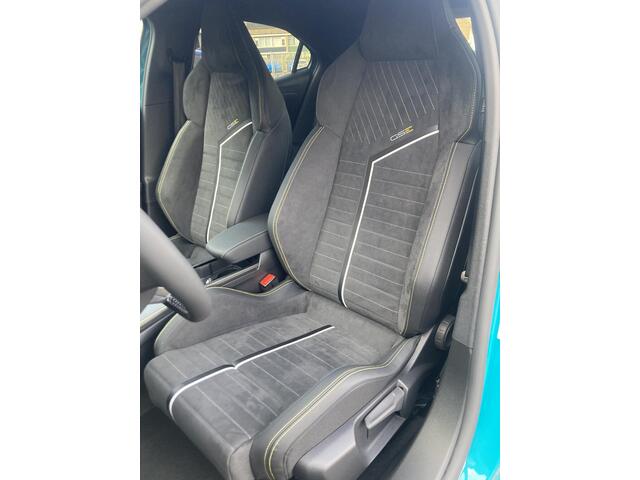 Opel MOKKA Electric 54 kWh 281pk GSE | Unieke uitvoering | Alcantara sportstoelen | 20" Lichtmetalen velgen | | Sperdifferentieel | Alcon remschijven met gele remklauwen | Navigatie | Stoel- en Stuurverwarming | Camera | Adapt. Cruise control | Zwart dak en motorka