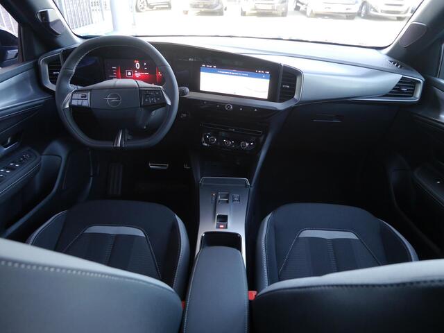 Opel MOKKA 1.2 Turbo Hybrid GS | Nieuwe auto | Stoel verwarming | Full led verlichting | Lichtmetalen velgen | Achteruitrijcamera | Parkeersensoren voor en achter | Apple carplay/Android auto | Keyless entry en start