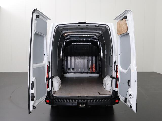 Opel MOVANO 2.3Turbo 135PK L2H2 | 2xSchuifdeur | 2500Kg Trekhaak | Navigatie | Camera | 3-Persoons | Airco | Betimmering