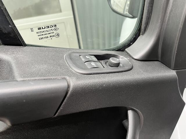 Opel MOVANO 2.3 CDTI BiTurbo 146pk 750kg laadklep Zijdeur Airco cruise controle Trekhaak 2500kg Telefoonverbinding Navigatiesysteem 3-Persoons bakwagen verhuiswagen Meubelbak euro 6