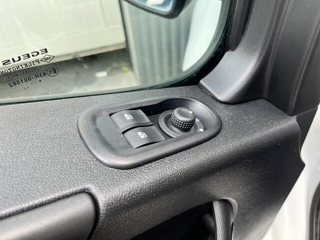 Opel MOVANO 2.3 CDTI BiTurbo L2H2 Kastinrichting Airco Cruise controle Trekhaak 2500kg trekgewicht Imperiaal Euro 6 3-Persoons Bpm vrij voor particulier gebruik!!