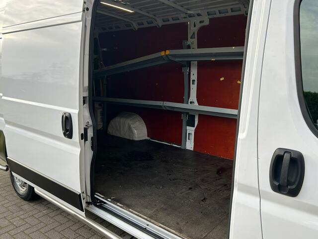 Opel MOVANO 2.2D 120 L3H2 Camera Cruise-Control EURO6.3 Elek.Ramen SchuifdeurRechts VolledigTussenschot Edition Sidebars Treeplank Dab Bluetooth Airco Elek.Spiegels DealerOnderhouden 6-Versn. 2500 kg trekvermogen