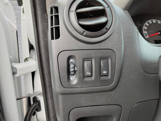 Opel MOVANO 2.3CDTI 146PK Bi-Turbo L2H2 3-Persoons Airco Cruise Trekhaak Pdc Schuifdeur ESP Bluetooth Betonplex Vloer Wandbetimmering EURO6 2.500KG Trekgewicht