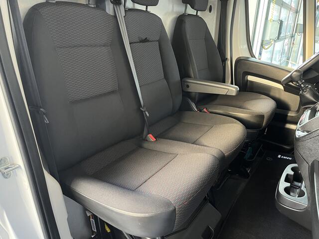 Opel MOVANO 2.2D 140 L3H2 Kastinrichting Airco Cruise controle Trekhaak 2500kg trekgewicht Apple carplay Omvormer 220V Werkplaatsinrichting 3-Persoons Achterruitrij camera Sortimo 1e eigenaar