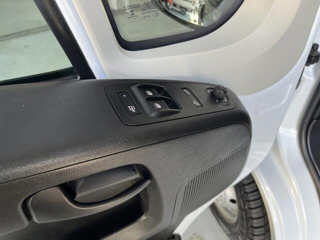 Opel MOVANO 2.2D 140 L3H2 Kastinrichting Airco Cruise controle Trekhaak 2500kg trekgewicht Apple carplay Omvormer 220V Werkplaatsinrichting 3-Persoons Achterruitrij camera Sortimo 1e eigenaar