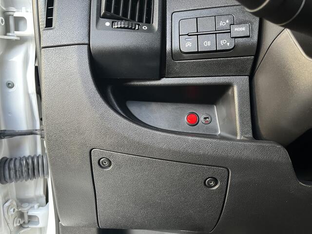 Opel MOVANO 2.2D 140 L3H2 Kastinrichting Airco Cruise controle Trekhaak 2500kg trekgewicht Apple carplay Omvormer 220V Werkplaatsinrichting 3-Persoons Achterruitrij camera Sortimo 1e eigenaar