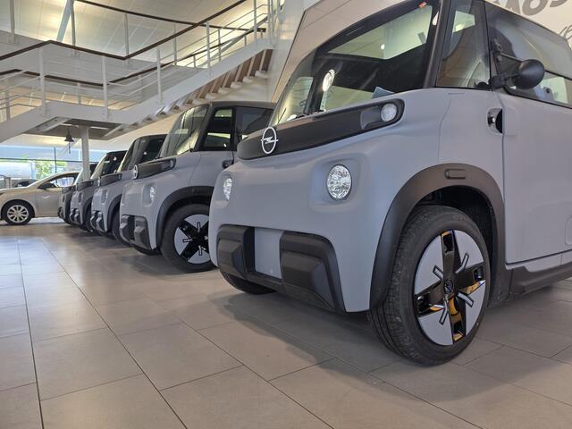 Opel Rocks GS | DIRECT LEVERBAAR BIJ VAN MOSSEL OPEL OOSTERHOUT! | Mobiliteit vanaf 16 jaar | Brommer rijbewijs | 2 jaar garantie | PRIVE LEASE VANAF ¤149 P/M |