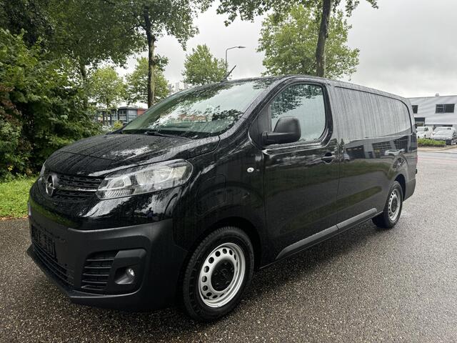 Opel VIVARO Vivaro-e L3 75 kWh 136pk AUTOMAAT | ACTIE OP = OP! | 2-zits | Passagiersstoel voorin | NAVI | Multimedia | Carplay | Parkeersensoren achter | ECall pakket met voorverwarmen | Bestuurdersstoel comfort | Reservewiel | van ¤48.685 voor ¤31.995 | N0001